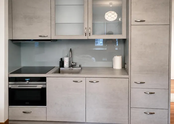 Cozynite Old Town - Modern &